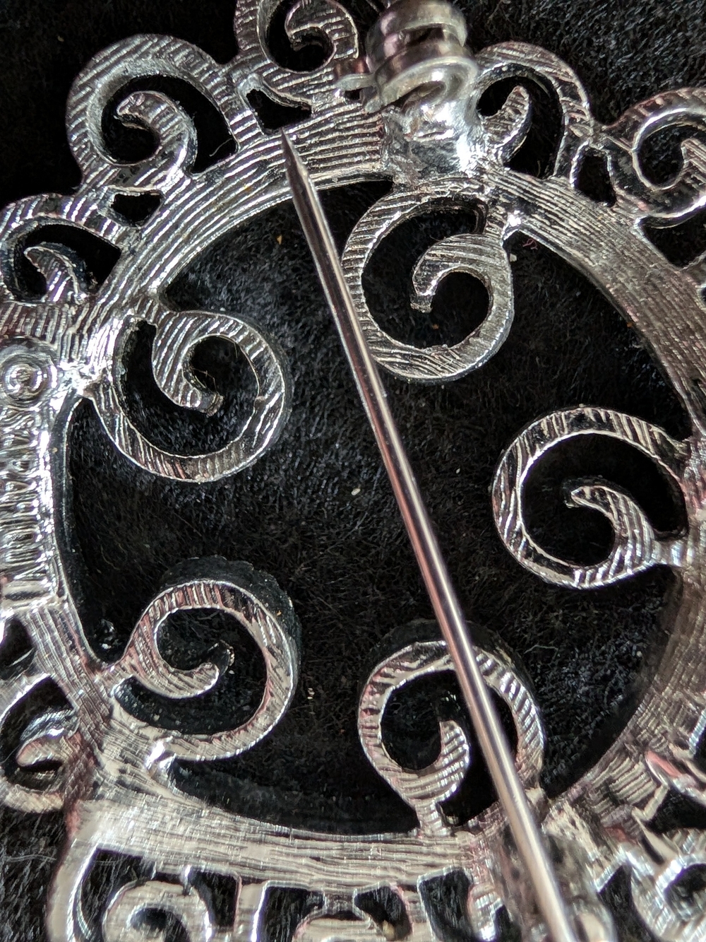 Branded Gold and Silver Floral Mixed-Metal Brooch Collection - Picture 7 of 11
